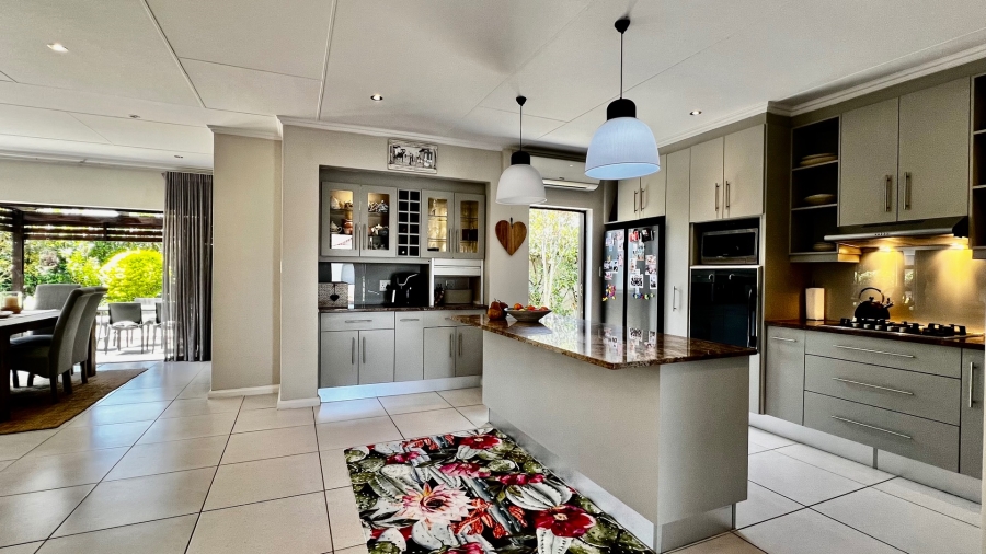 3 Bedroom Property for Sale in Earls Court Lifestyle Estate Western Cape